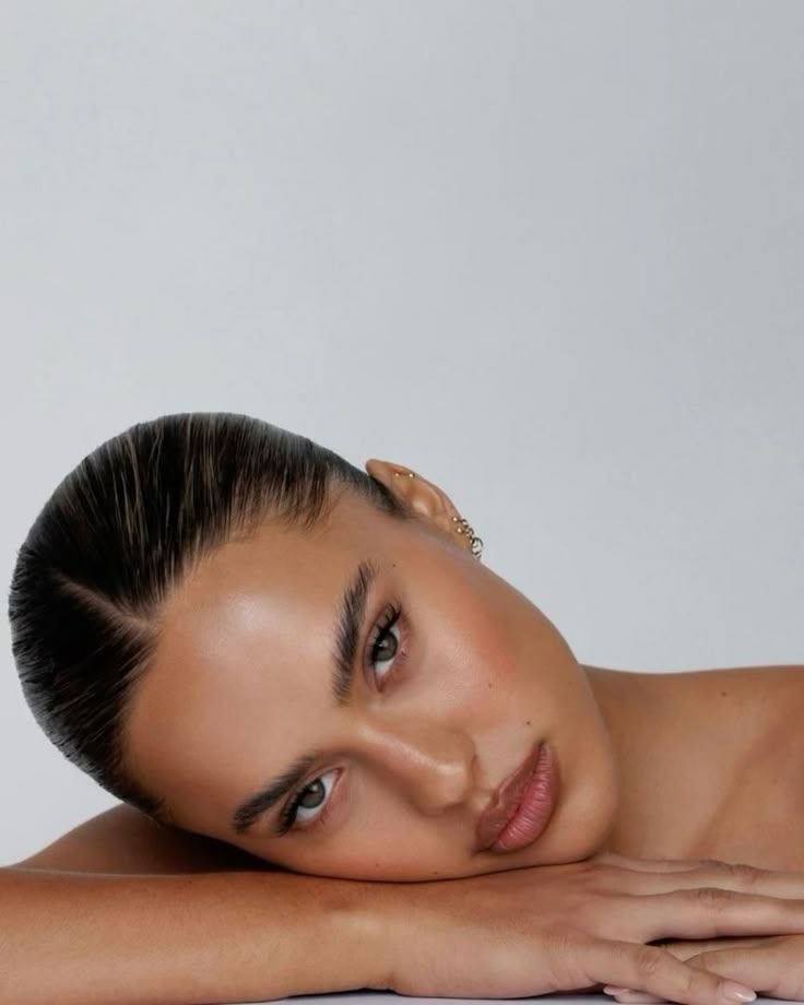 Model resting on her arms